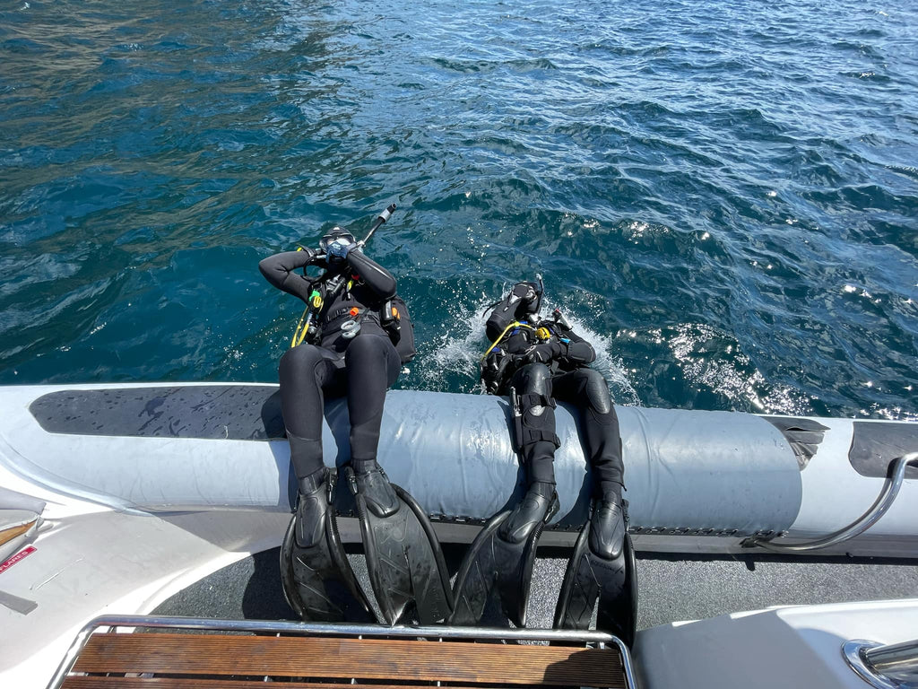 Tables or Tech? Why Most Divers Eventually Choose a Dive Computer